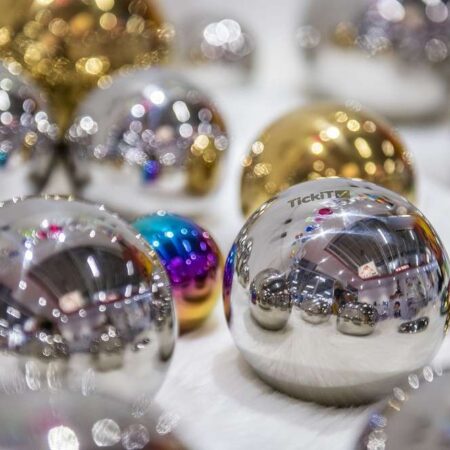 School Stationery Supplies SENSORY REFLECTIVE SILVER BALLS-COM - Image 1