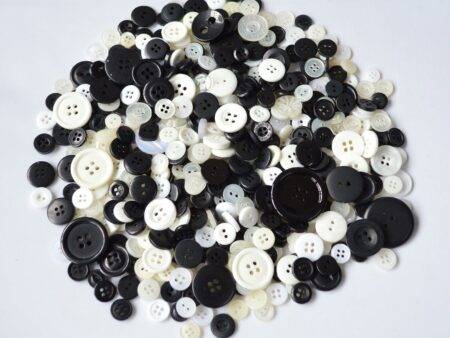 SCO CRAFT BUTTONS BLACK-WHITE 500G-DR - Image 1